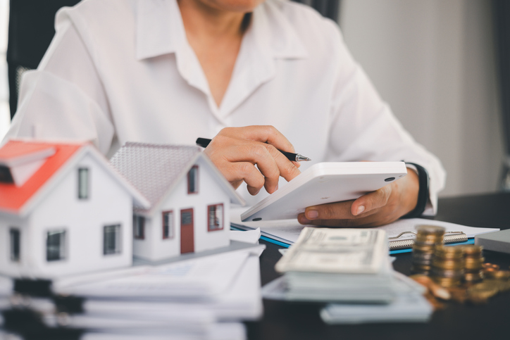 Real estate attorney New York case analysis – Initial Contract Structure in New York