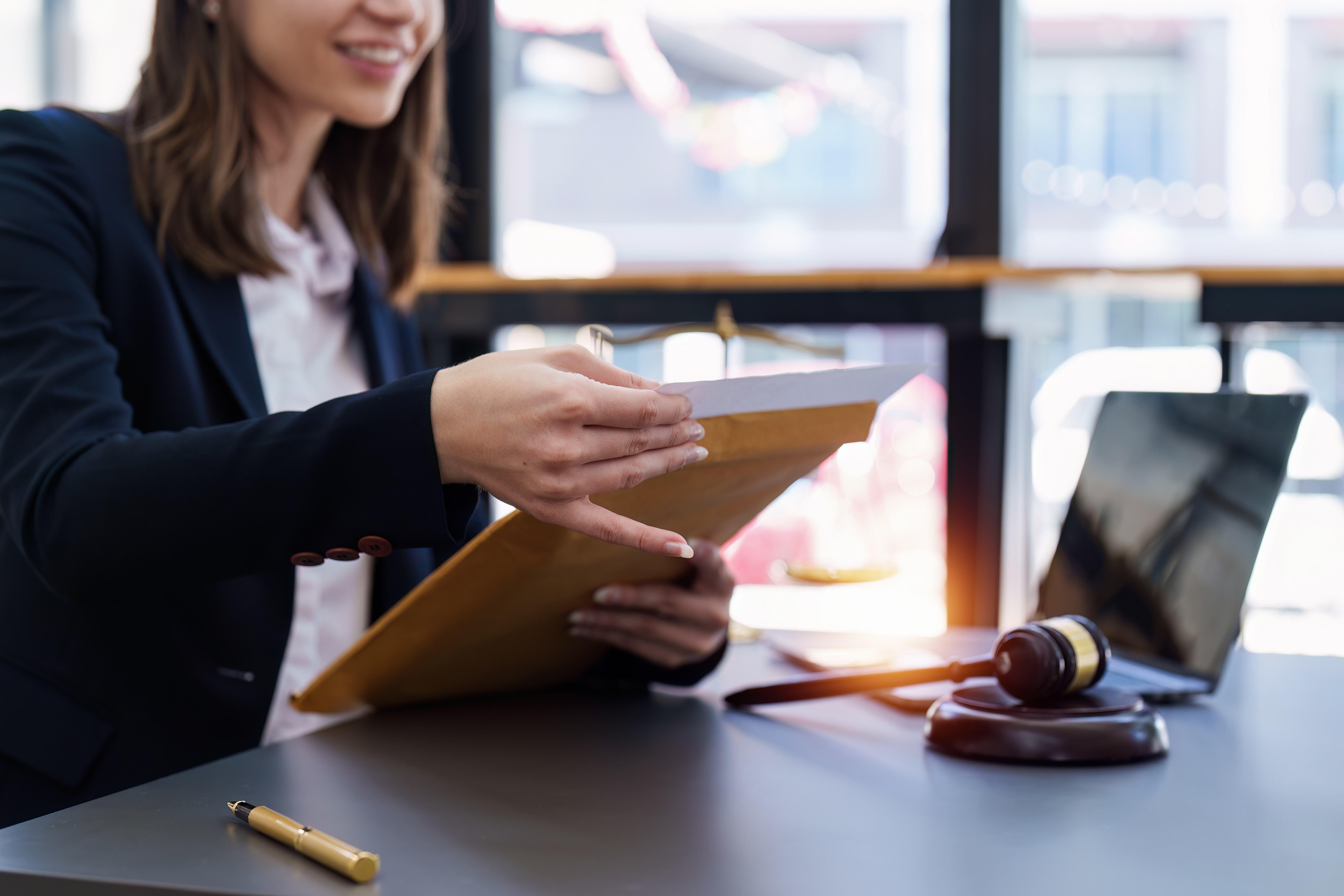 Business Lawyer NYC Manhattan Addressing Key Legal and Financial Challenges